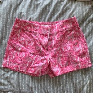 Pink shell design Vineyard Vines shorts 3”